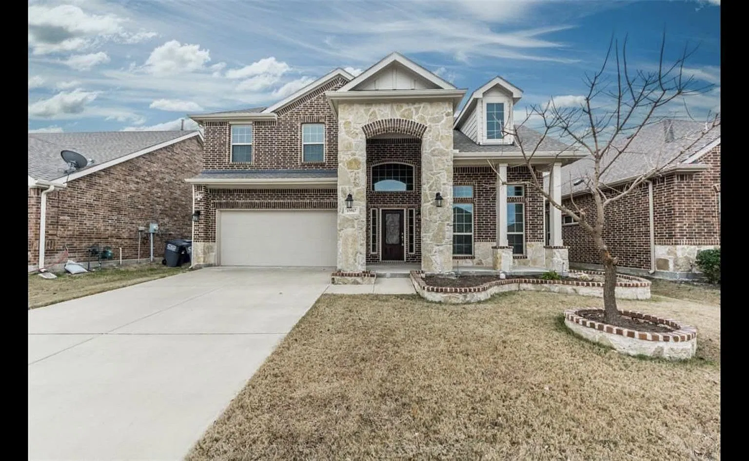 4 bed, 2.5 bath, 2727 sqft, $2,999 — Photo 1