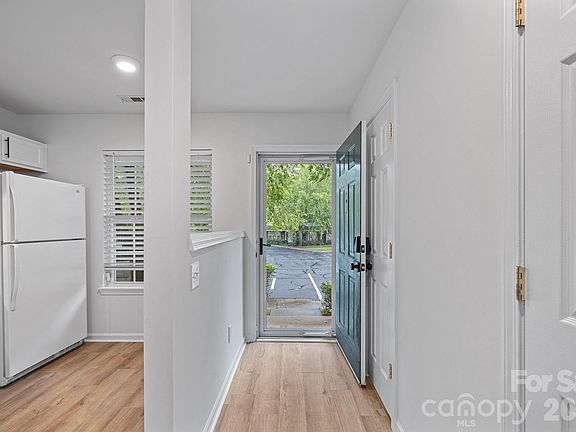 3rd image of 10822 Holly Ridge Blvd