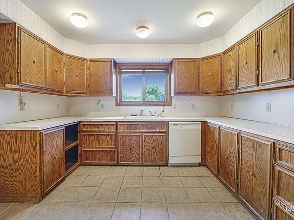 4th image of 1260 Harmony Rd