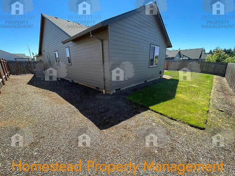 463 NE Cedar St — Photo 29