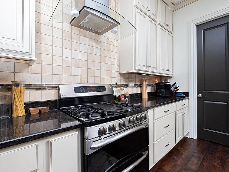 9406 Harlequin St — Photo 17