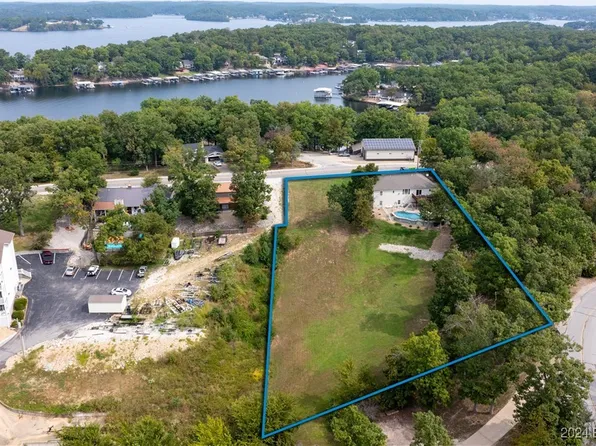 2042 Bittersweet Rd, Lake Ozark, MO 65049