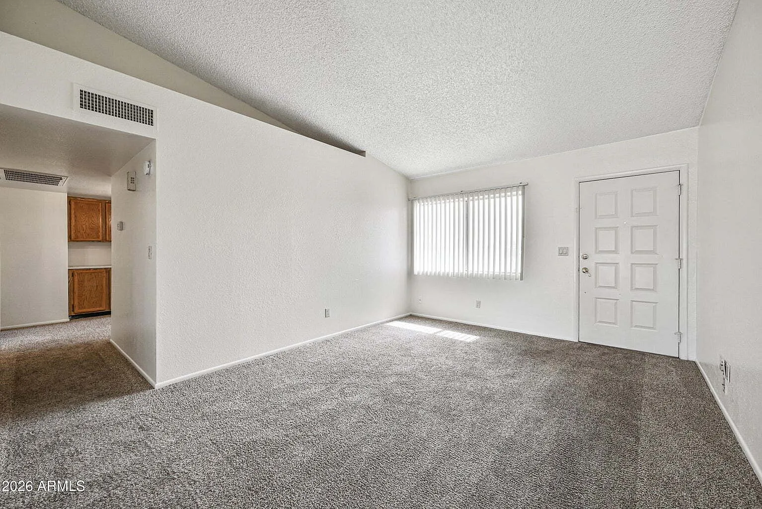 3 bed, 5.0 bath, 1292 sqft, $1,860 — Photo 2