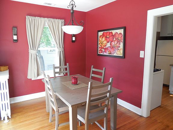 5th image of 218 E Kenilworth Ave