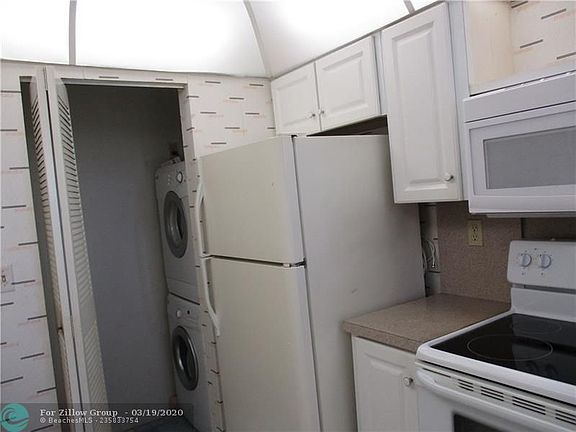4th image of 5860 NW 44th St APT 611
