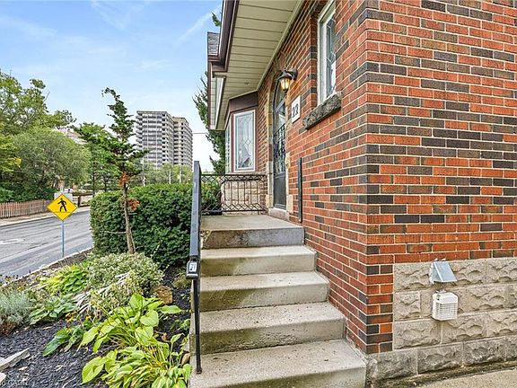 5th image of 22 Arkledun Ave