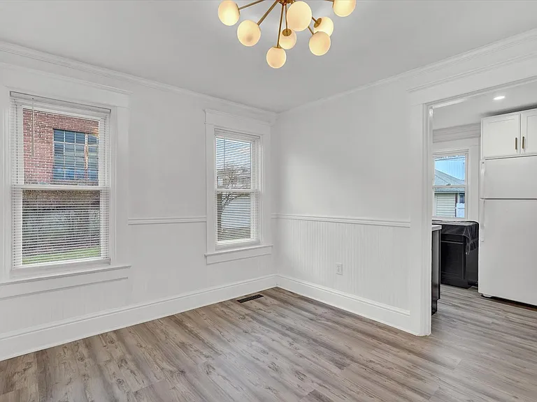 1029 W Locust St — Photo 4