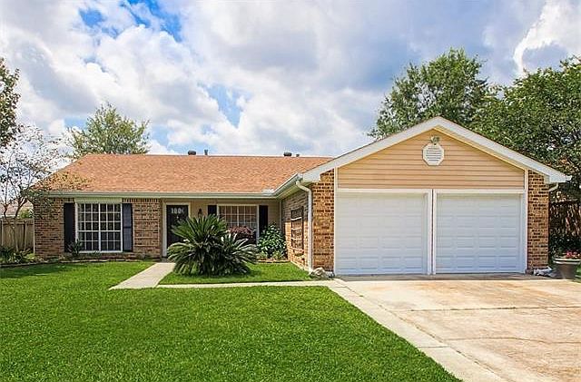 1st image of 137 Willow Wood Dr