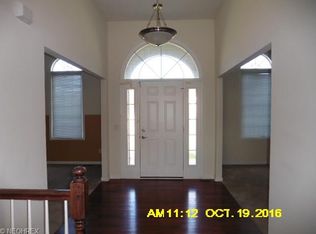 27450 Tinkers Valley Dr, Glenwillow, OH 44139