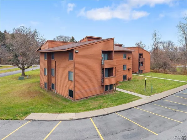 327 Village Blvd N, Baldwinsville, NY 13027