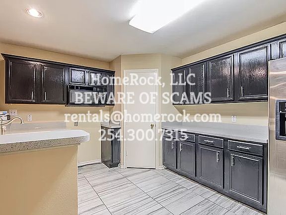 3rd image of 447 Oak Leaf Dr