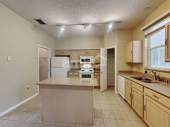 3rd image of 138 Pine Isle Dr