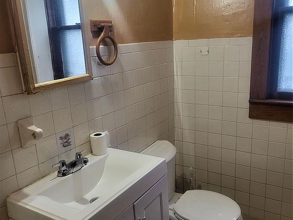 3rd image of 59 Rogers Ave