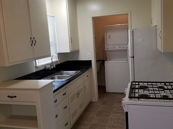 3rd image of 518 W Glenoaks Blvd #B