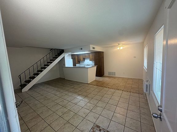 3rd image of 805 Carro Dr #2