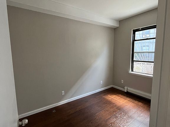 3rd image of 1064 Lafayette Ave #1