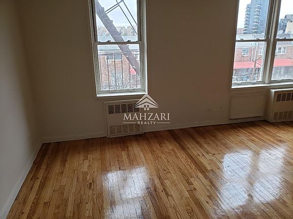 5th image of 14424 37th Ave APT 4E