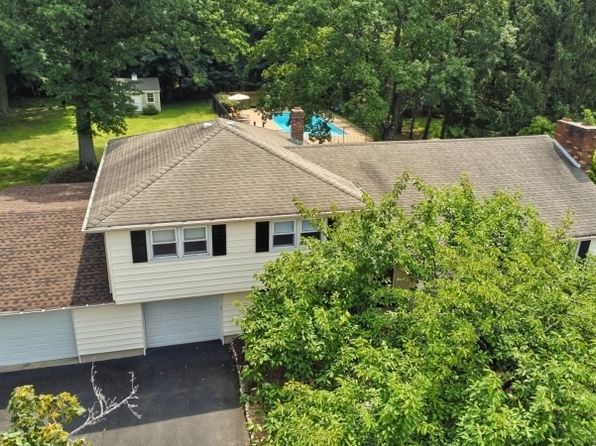 3 Car Garage Wayne Real Estate 10 Homes For Sale Zillow [ 446 x 596 Pixel ]