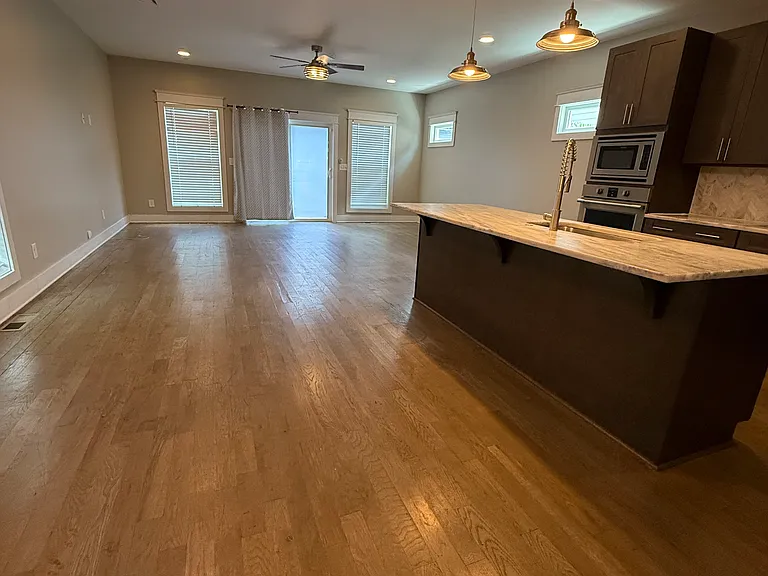 804 Lena St — Photo 3