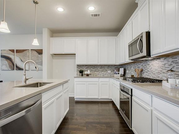 4th image of 1505 Bellingham Ln