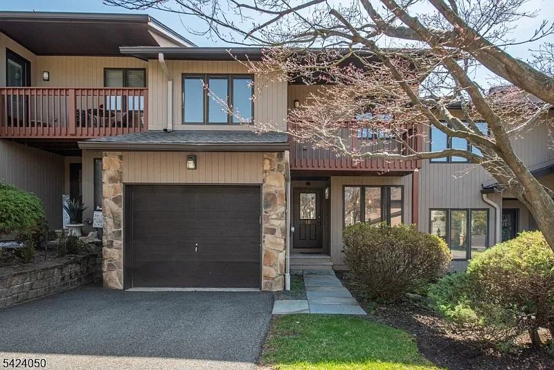 141 Wedgewood Dr18 photo 1