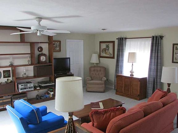 2nd image of 616 Honeysuckle Ln