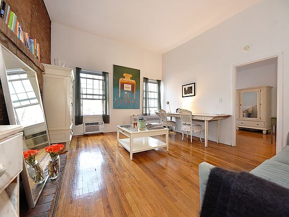 4th image of 226 W 15th St Penthouse A