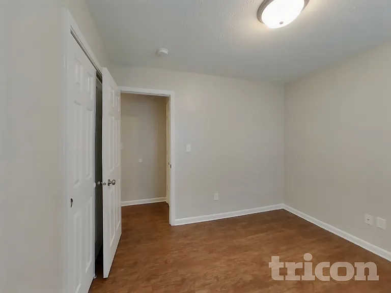 1064 Halifax Ln — Photo 9