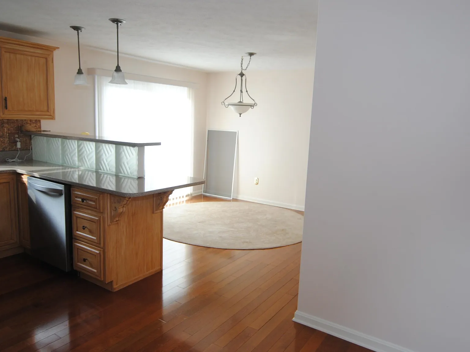 3 bed, 2.5 bath, 1686 sqft, $3,100 — Photo 4