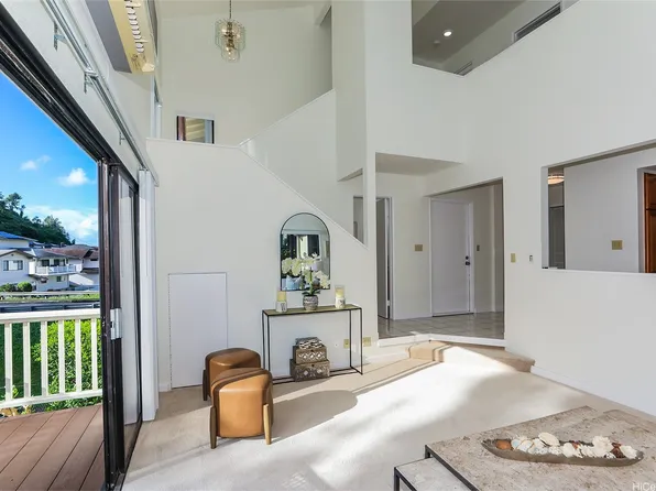 99-827 Holoai St, Aiea, HI 96701