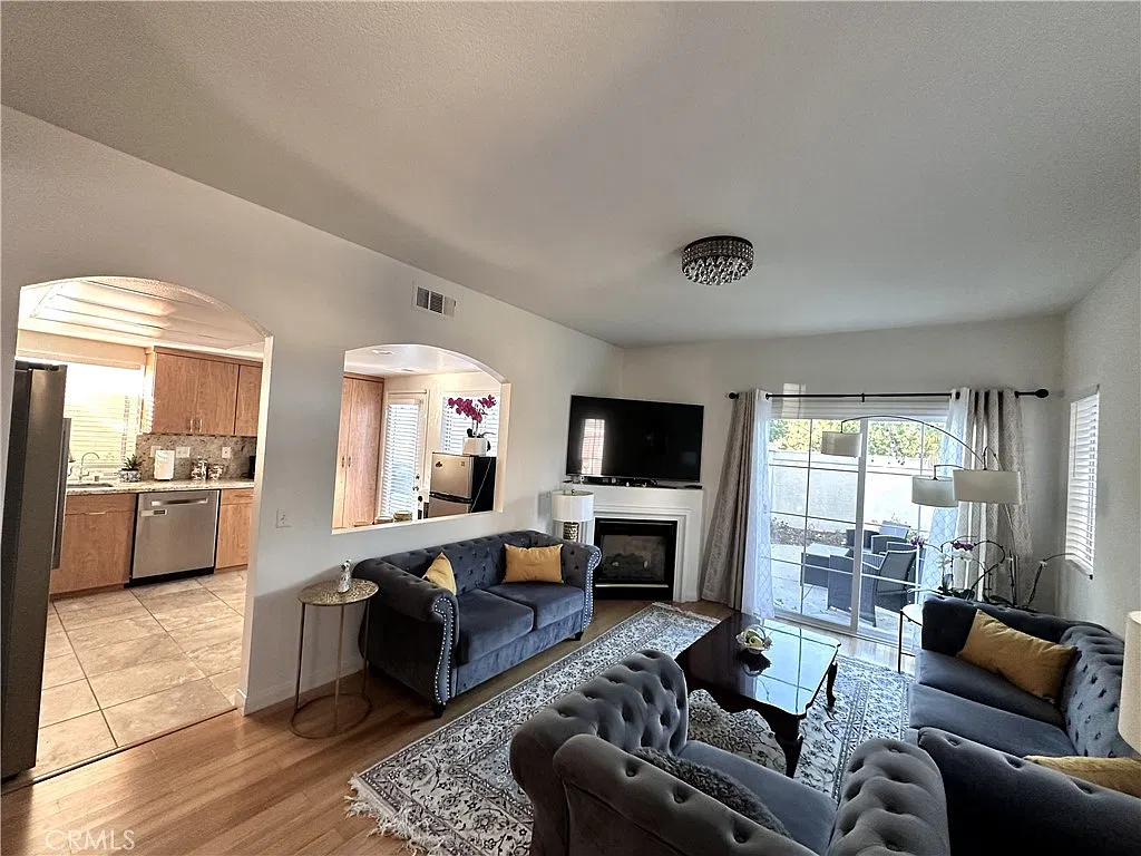 3 bed, 2.5 bath, 1407 sqft, $3,795 — Photo 1