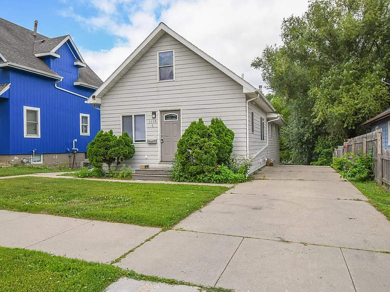 1115 N Duluth Ave — Photo 3