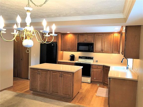 5th image of 68 Cambridge Ct