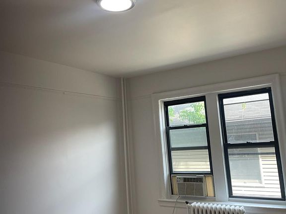 4th image of 272 Hutton St