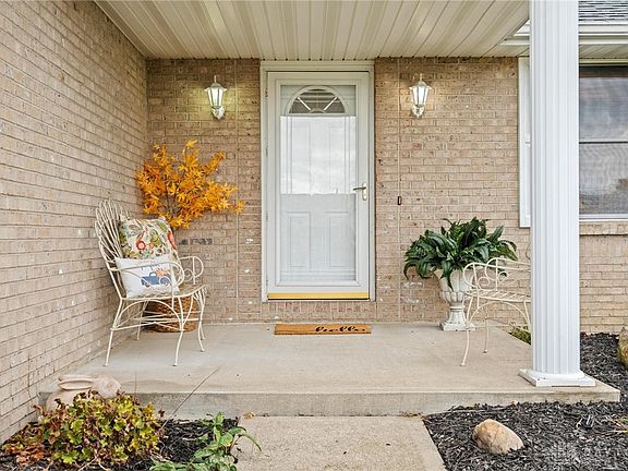 4th image of 536 Imperial Ct