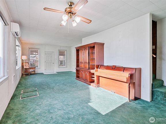 4th image of 136 SW 3rd Avenue