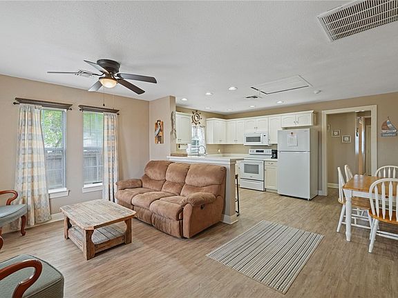 4th image of 145 S Rife St