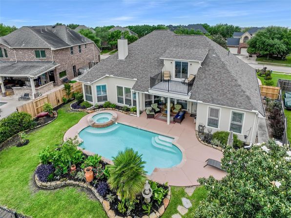 8710 Hollow Banks Ln, Houston, TX 77095