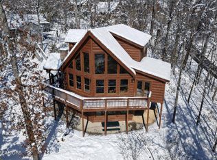 643 Forest Dr, Pigeon Forge, TN 37863