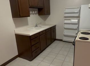 807 5th St NW #2D, Waverly, IA 50677