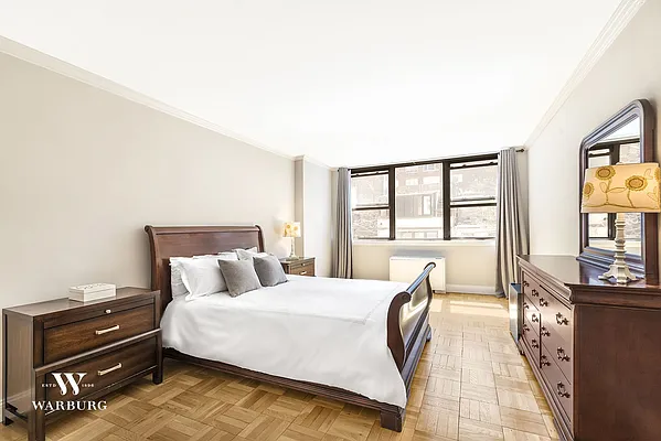 Sold by Warburg | media 13