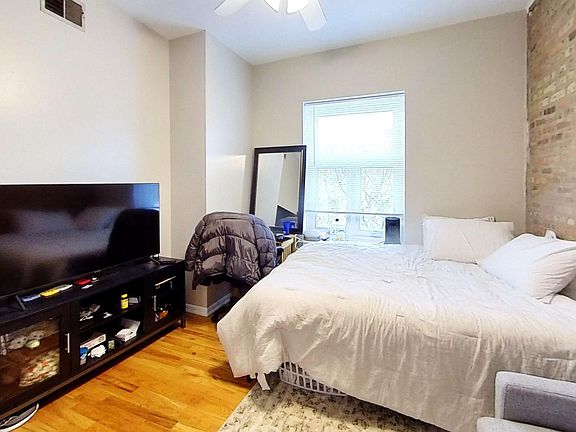 4th image of 1344 W Eddy St APT 3W