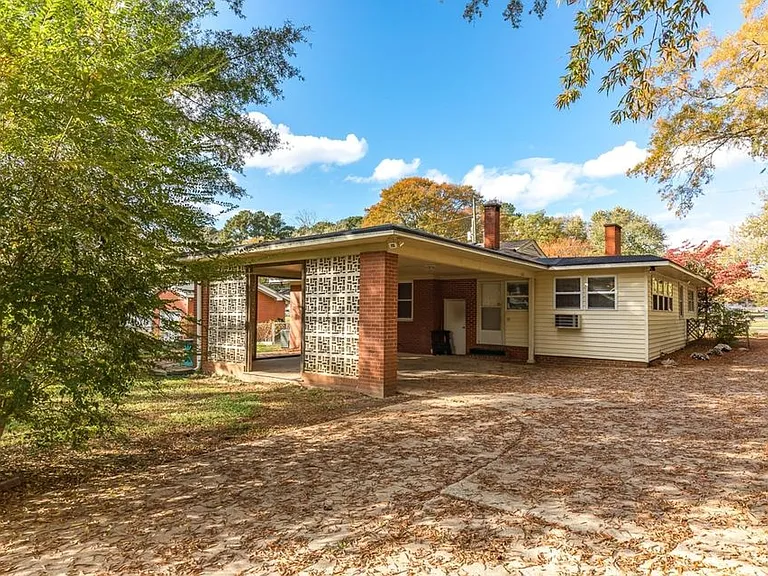 601 Berkshire Dr — Photo 10