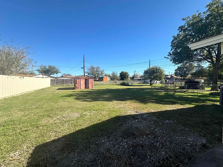 910 Van Horn St — Photo 15