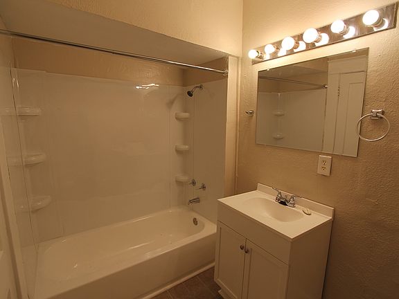 Guest bathroom.