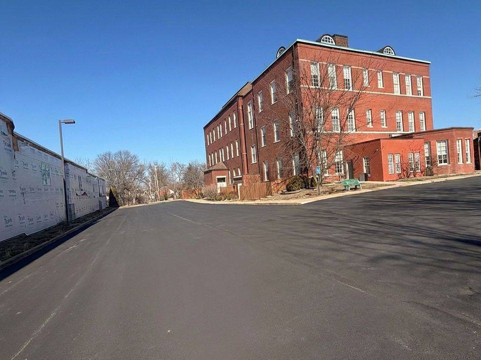 1st image of 3009 Pennsylvania Ave APT 203