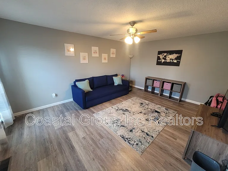 1012 Meadowview Pl — Photo 3