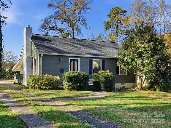 3rd image of 207 Oakdale St