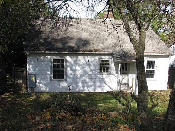 2nd image of 2906 NE Woodrow Dr