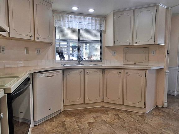 5th image of 1804 W Gleneagles Rd #A